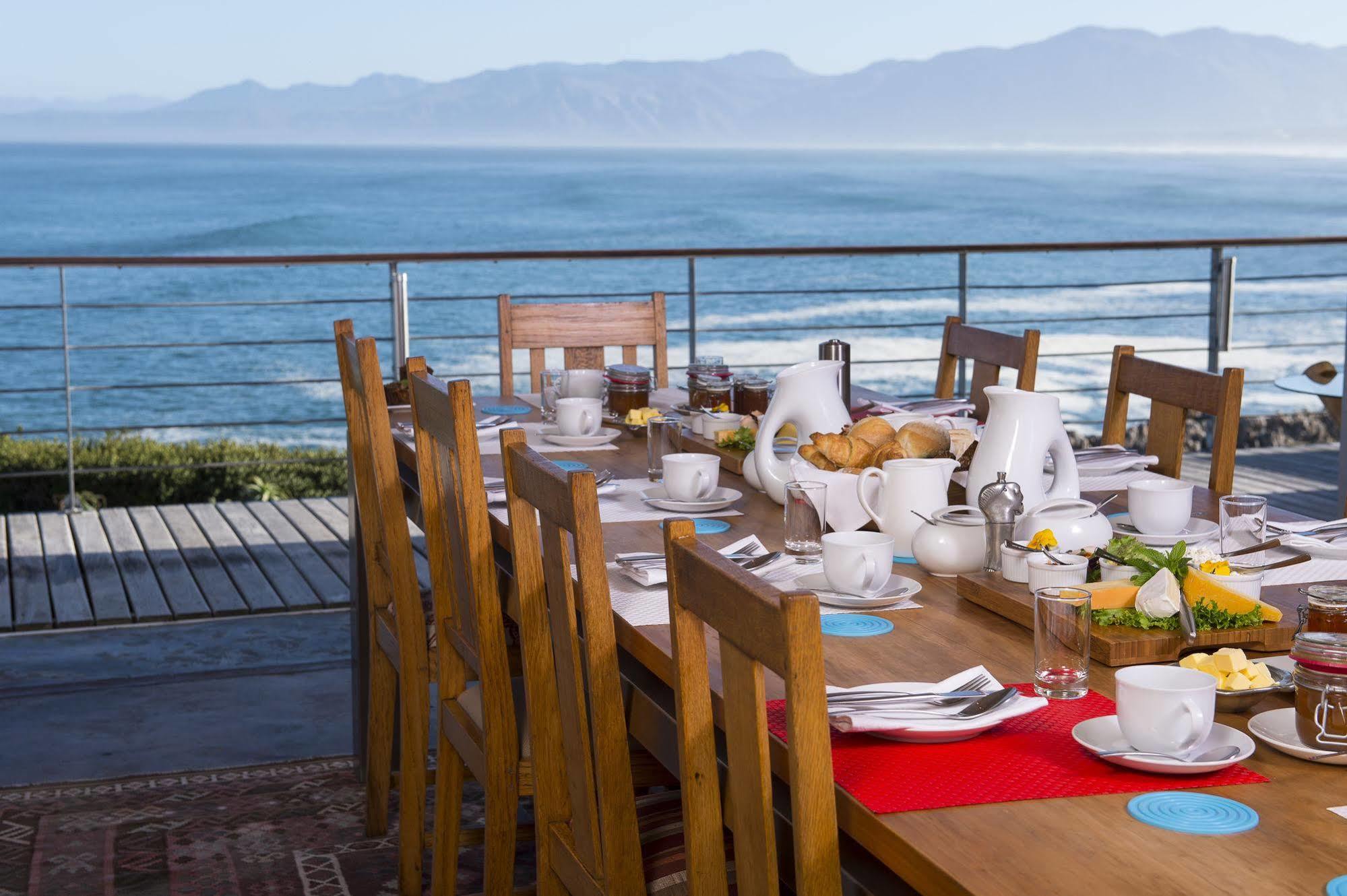 Whalesong Lodge Gansbaai Exterior photo